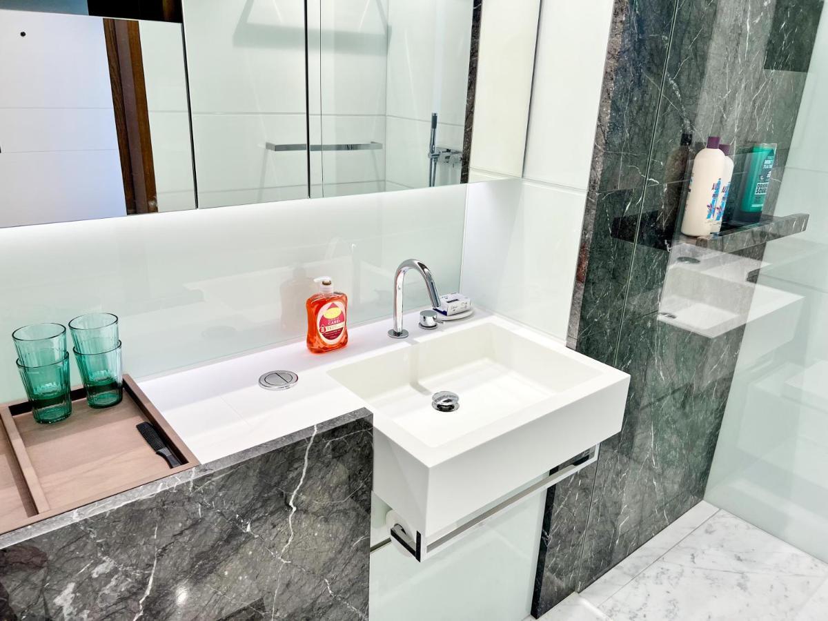 Deluxe Entire Studio Next To Eye & Trafalgar Square Hotel de apartamente Londra